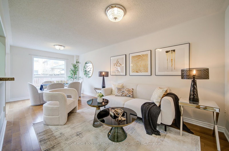 58 Warren Bradley St, Markham, L6C 2W4 | Image 2