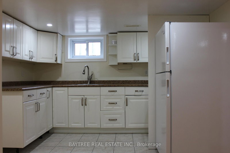 Lower - 226 Beechy Dr, Richmond Hill, L4C 2X7 | Image 2