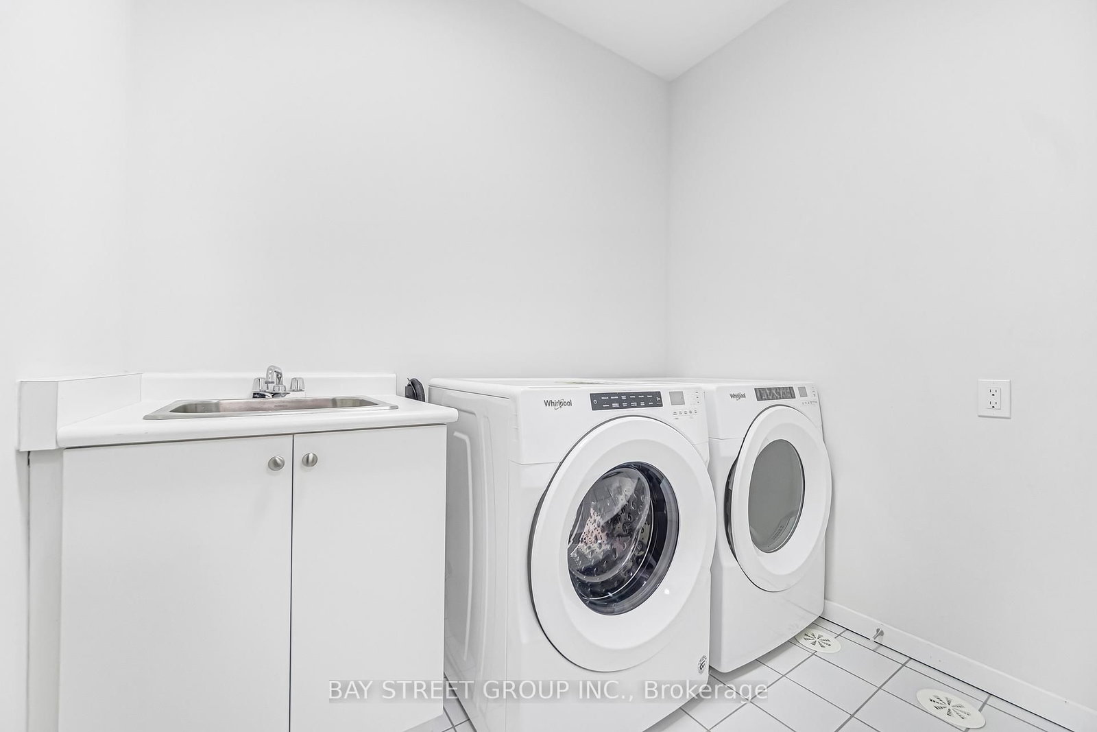 Townhouse for sale at 27 Armillo Place, Markham, Ontario, L6E 0V4 - Wismer - MLS: N12949092