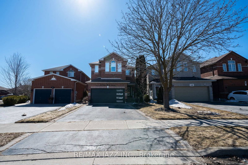 550 Bert Budd Ave, Newmarket, L3Y 8S7 | Image 2