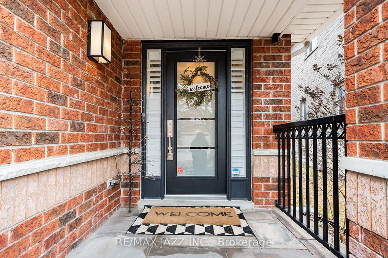 550 Bert Budd Ave, Newmarket, L3Y 8S7 | Image 3