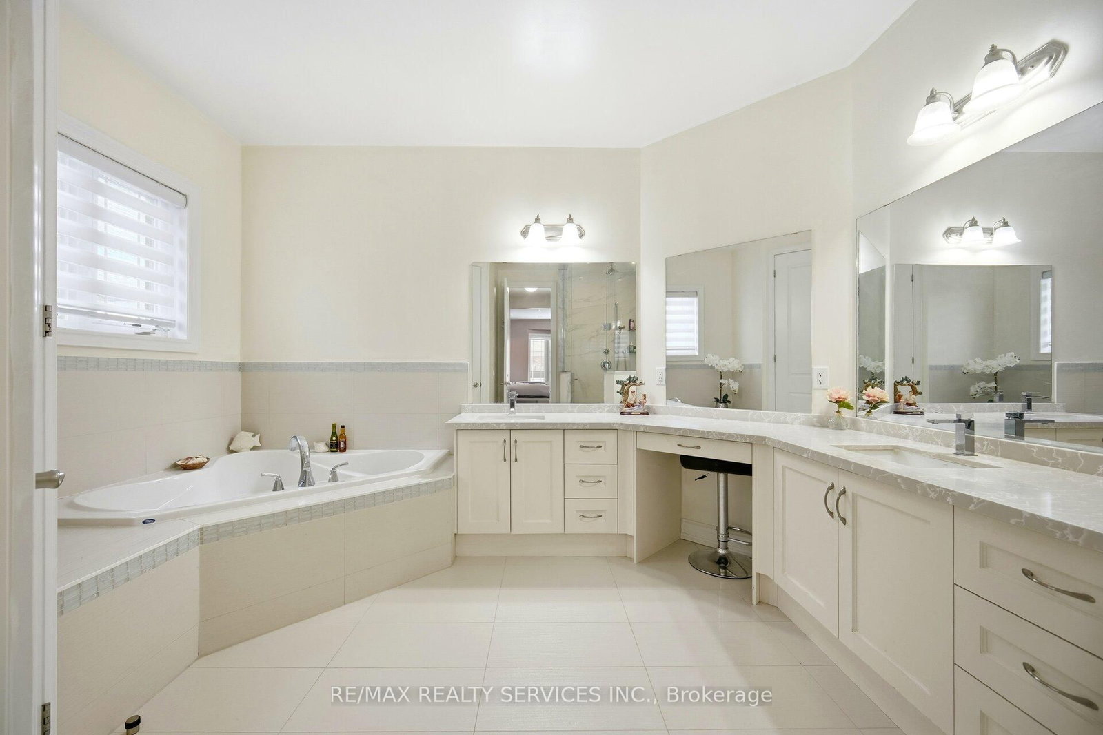 Detached House for sale at 36 West Coast Trail, King, Ontario, L7B 0A4 - Nobleton - MLS: N12949452