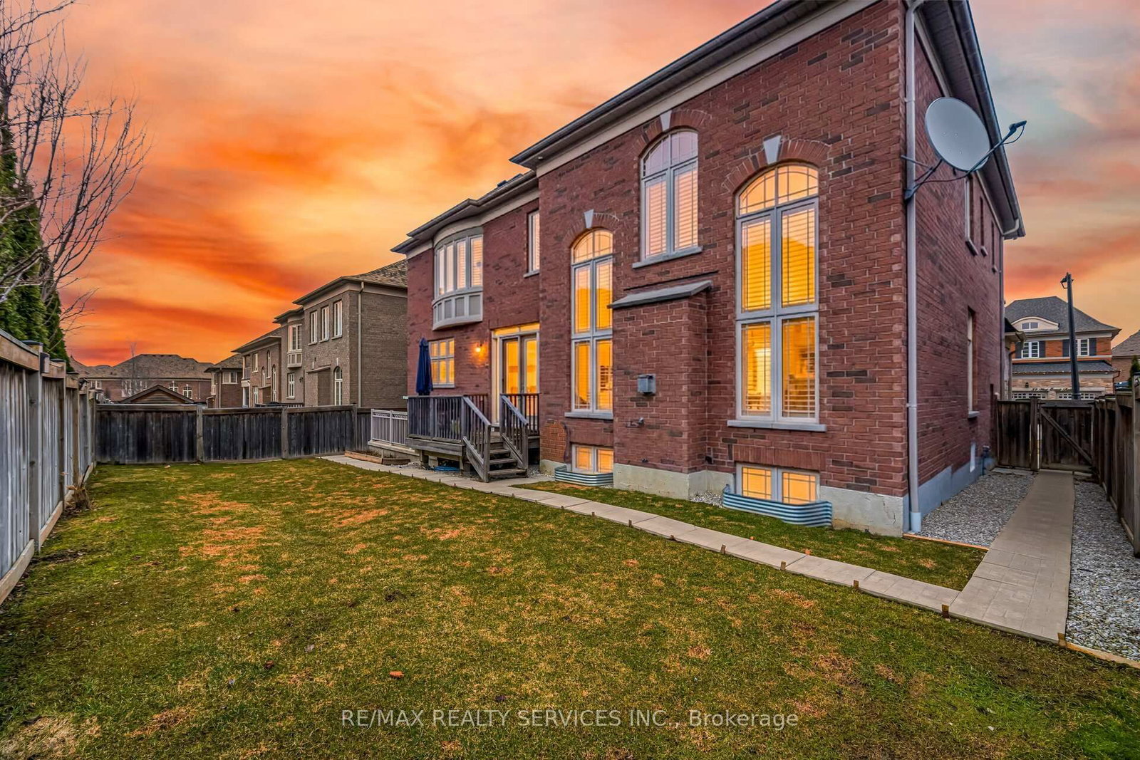 Detached House for sale at 36 West Coast Trail, King, Ontario, L7B 0A4 - Nobleton - MLS: N12949452