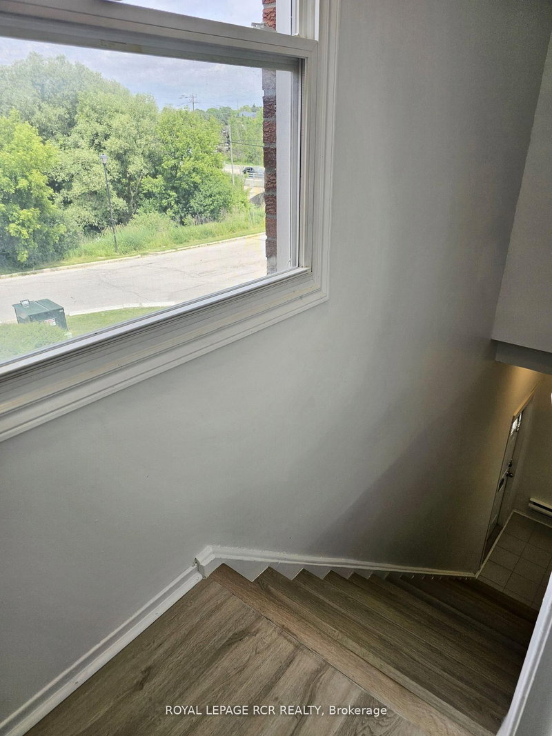 217 - 2 Orchard Heights Blvd, Aurora, L4G 3W3 | Image 2