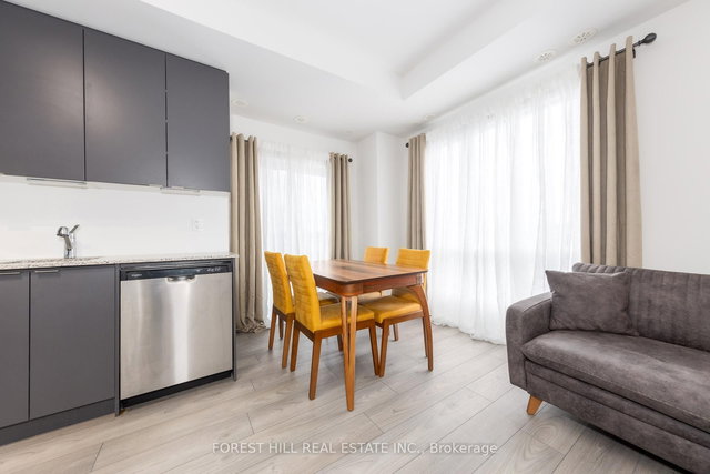 2 - 18 Lytham Green Circle