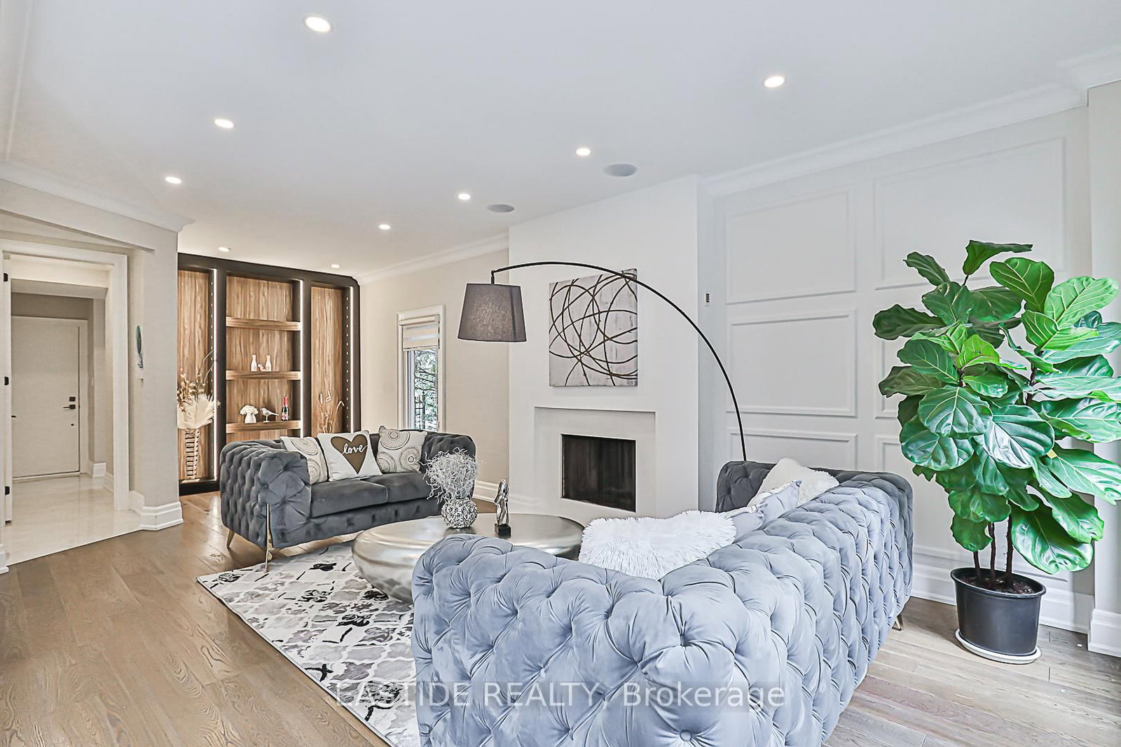 Detached House for sale at 11 Gatcombe Circle, Richmond Hill, Ontario, L4C 9P4 - Mill Pond - MLS: N12950808