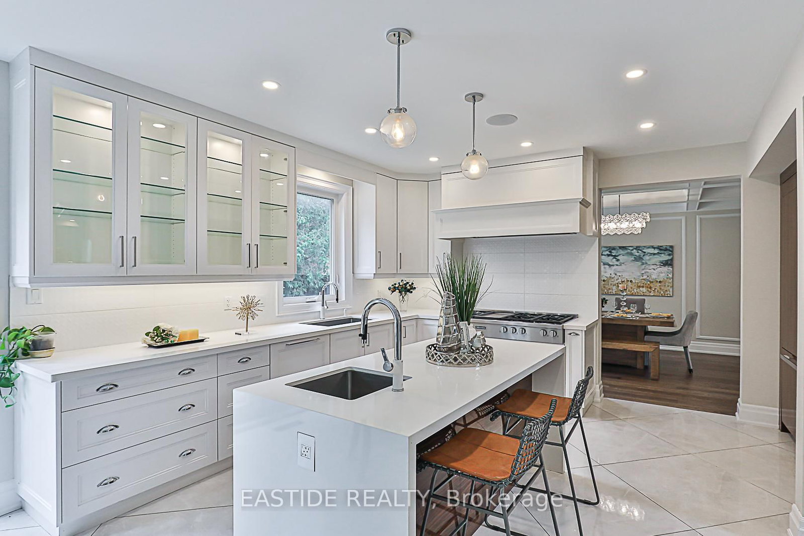 Detached House for sale at 11 Gatcombe Circle, Richmond Hill, Ontario, L4C 9P4 - Mill Pond - MLS: N12950808