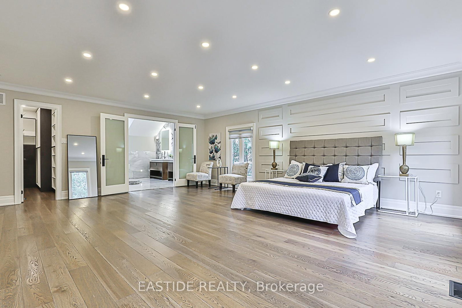 Detached House for sale at 11 Gatcombe Circle, Richmond Hill, Ontario, L4C 9P4 - Mill Pond - MLS: N12950808