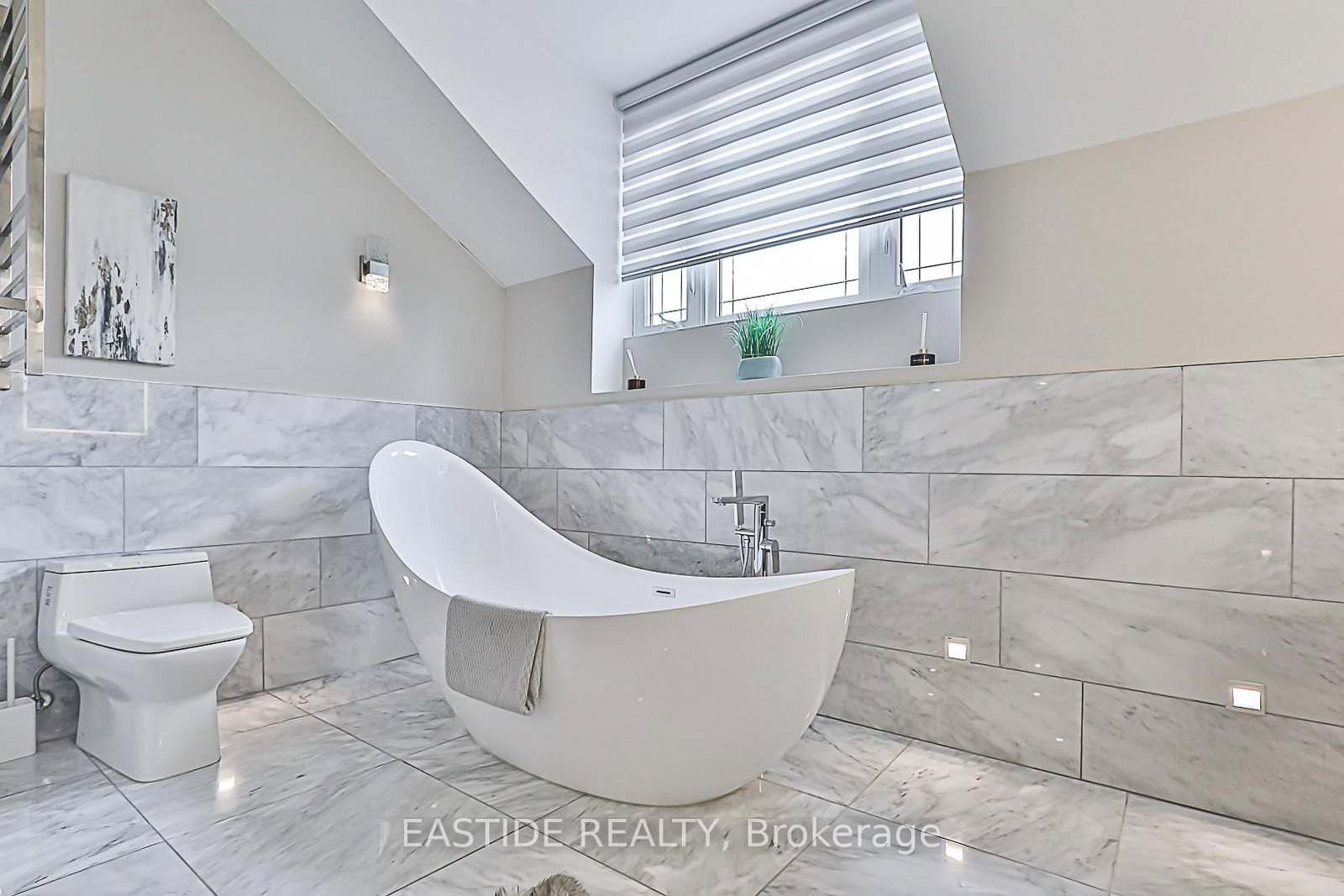 Detached House for sale at 11 Gatcombe Circle, Richmond Hill, Ontario, L4C 9P4 - Mill Pond - MLS: N12950808