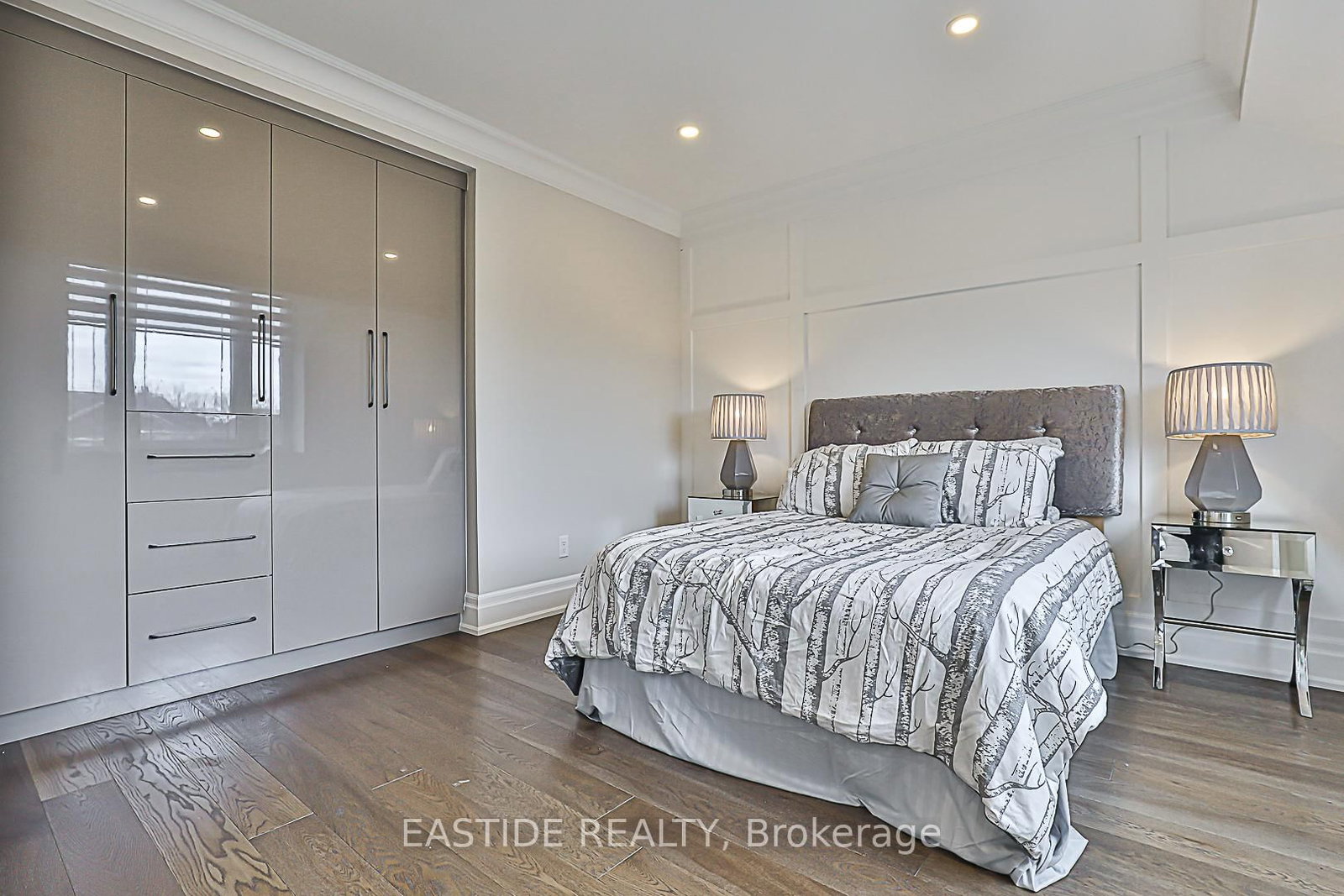 Detached House for sale at 11 Gatcombe Circle, Richmond Hill, Ontario, L4C 9P4 - Mill Pond - MLS: N12950808