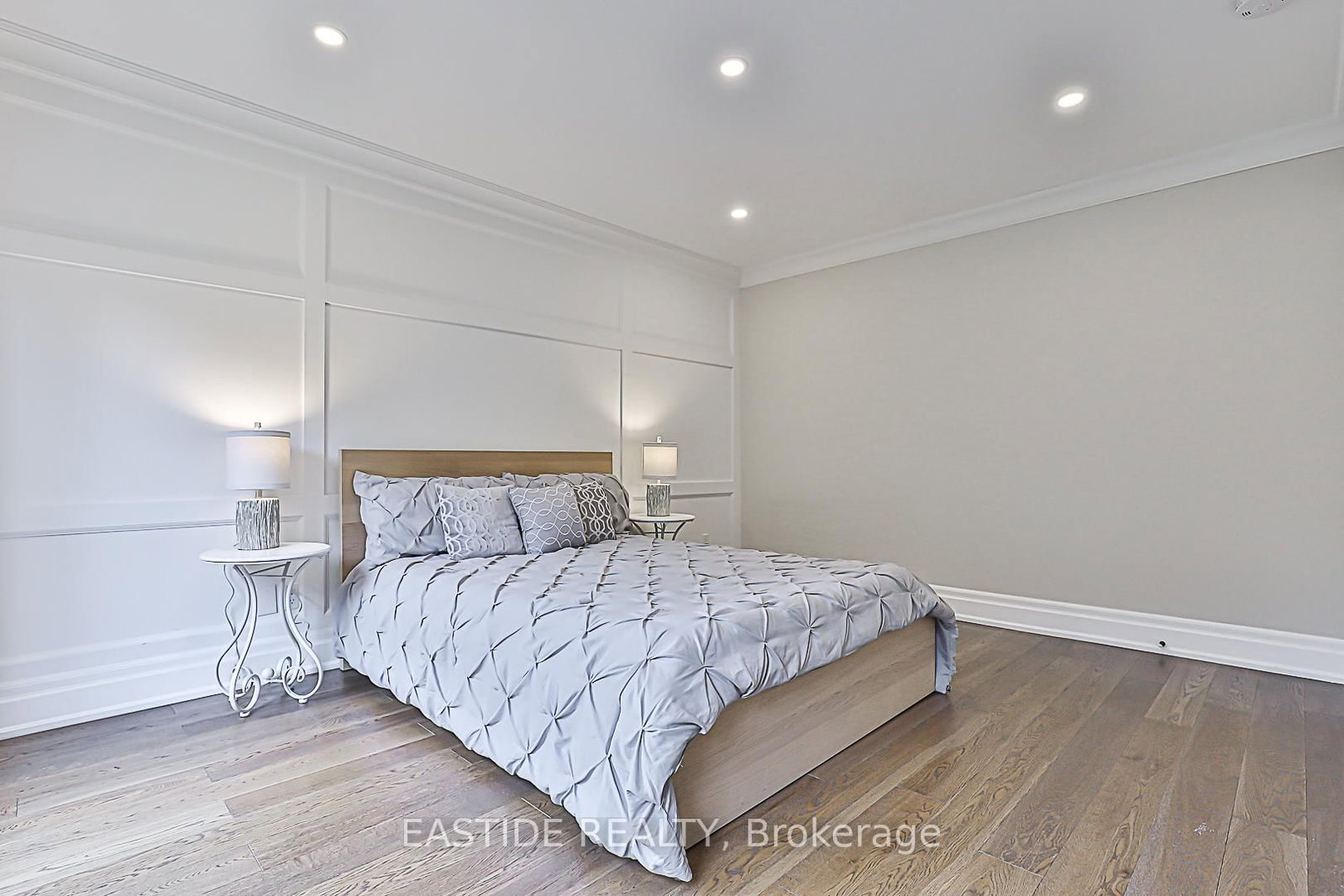 Detached House for sale at 11 Gatcombe Circle, Richmond Hill, Ontario, L4C 9P4 - Mill Pond - MLS: N12950808