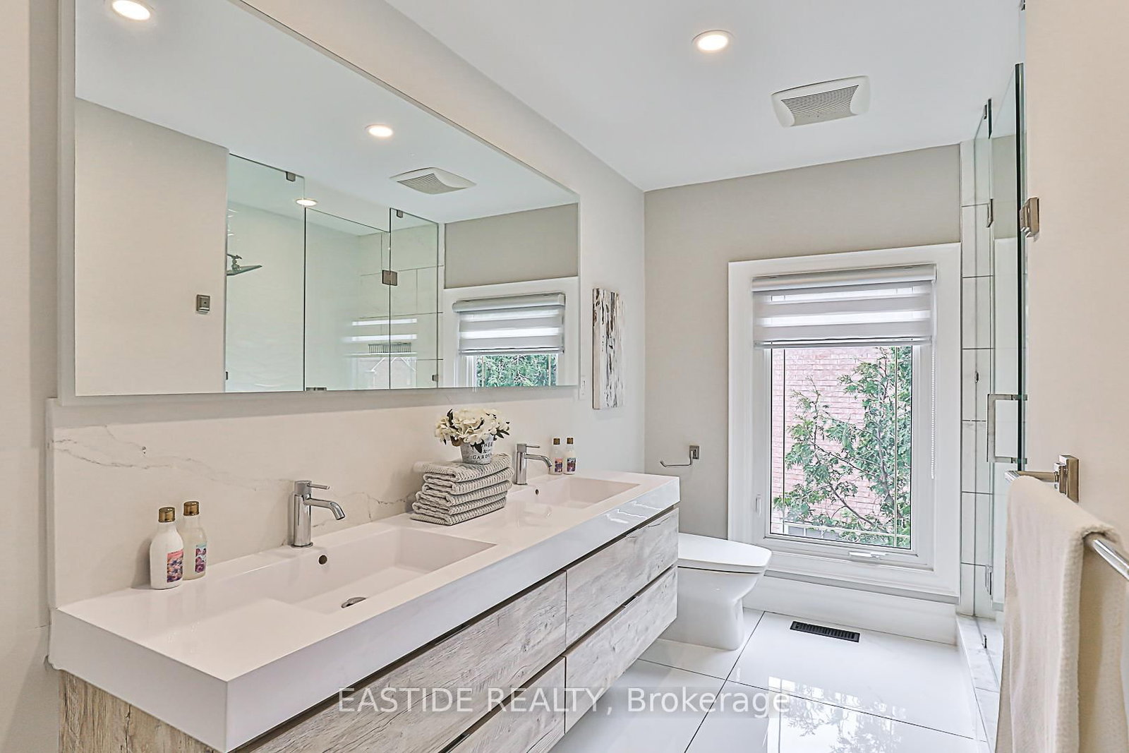 Detached House for sale at 11 Gatcombe Circle, Richmond Hill, Ontario, L4C 9P4 - Mill Pond - MLS: N12950808