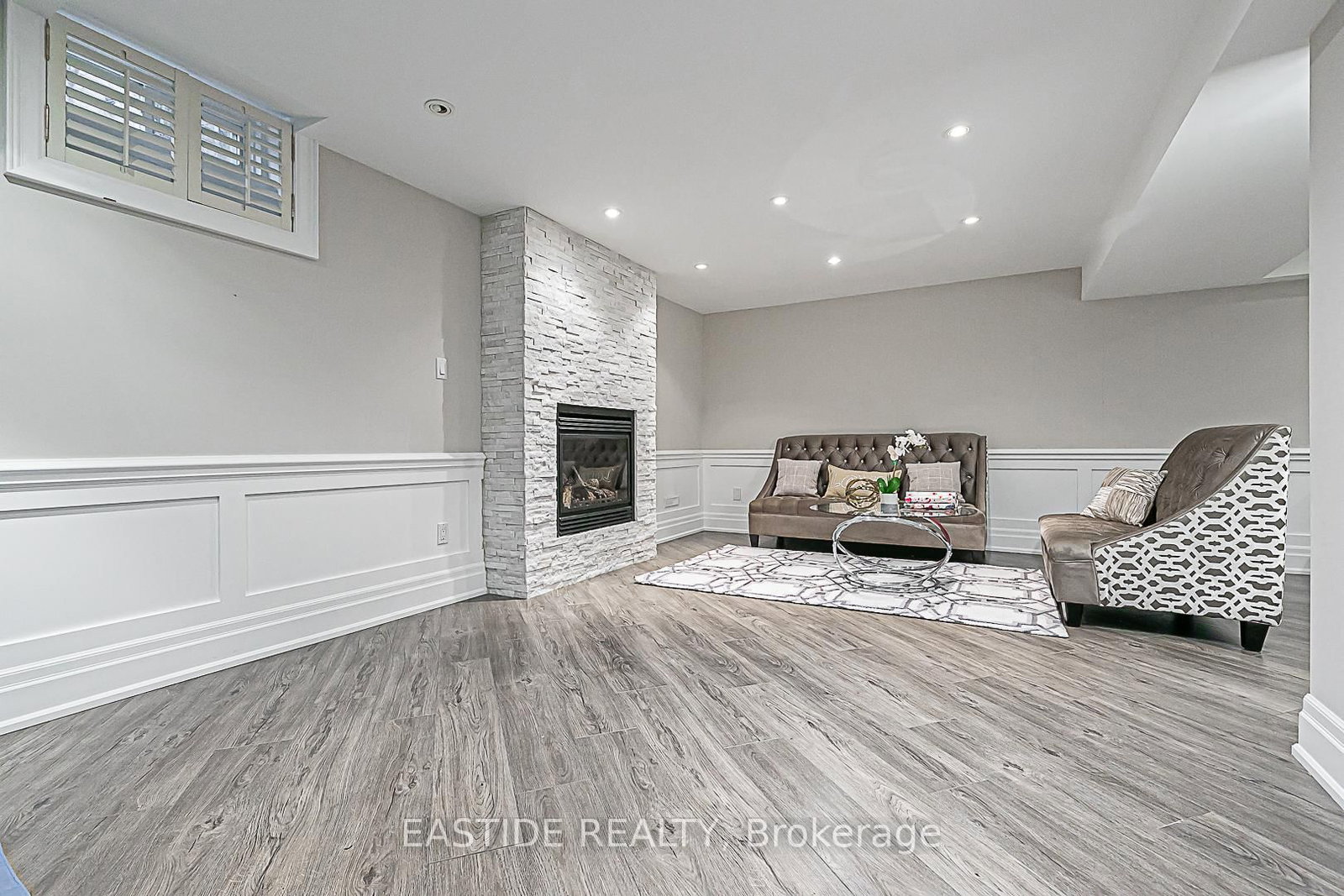 Detached House for sale at 11 Gatcombe Circle, Richmond Hill, Ontario, L4C 9P4 - Mill Pond - MLS: N12950808