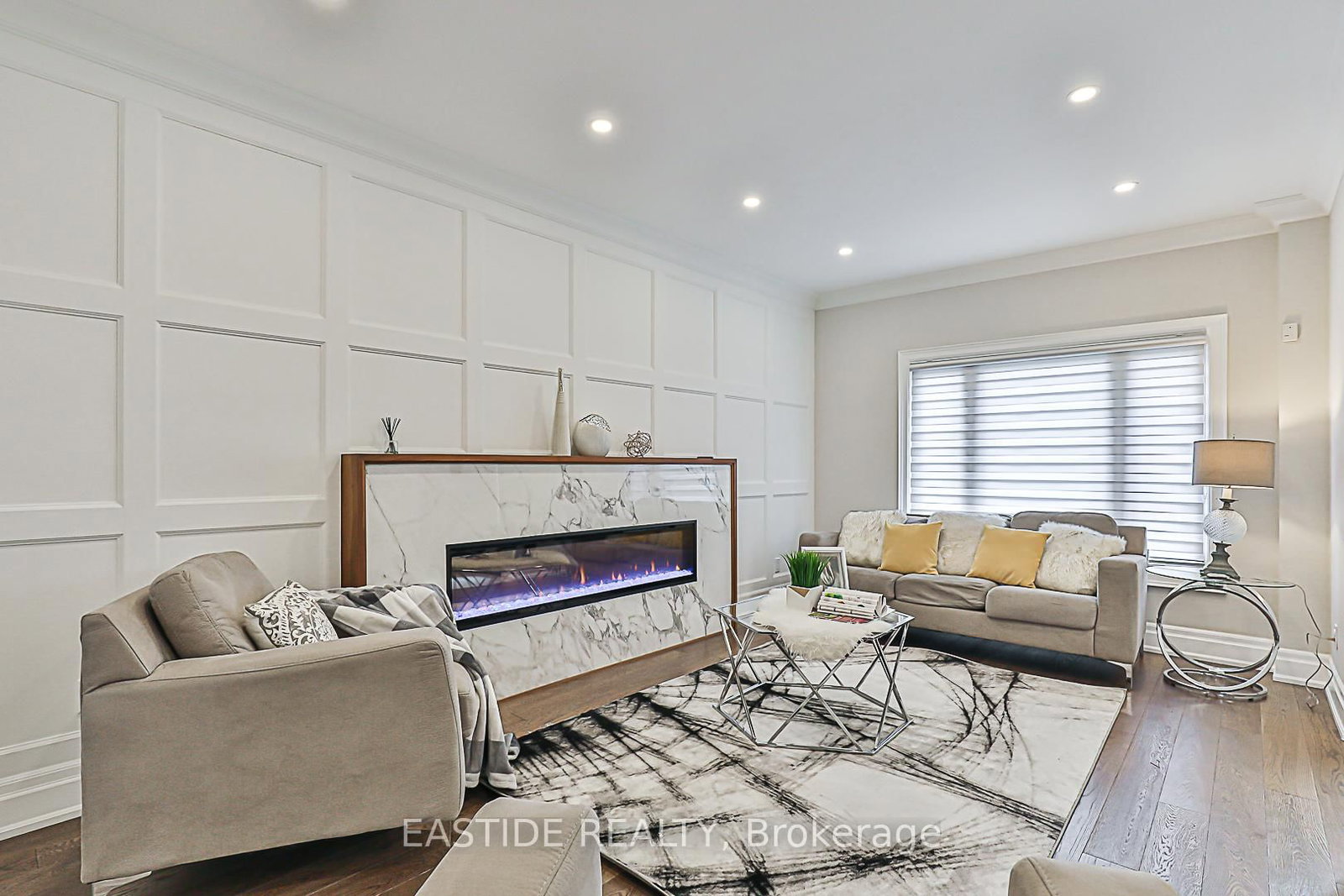 Detached House for sale at 11 Gatcombe Circle, Richmond Hill, Ontario, L4C 9P4 - Mill Pond - MLS: N12950808