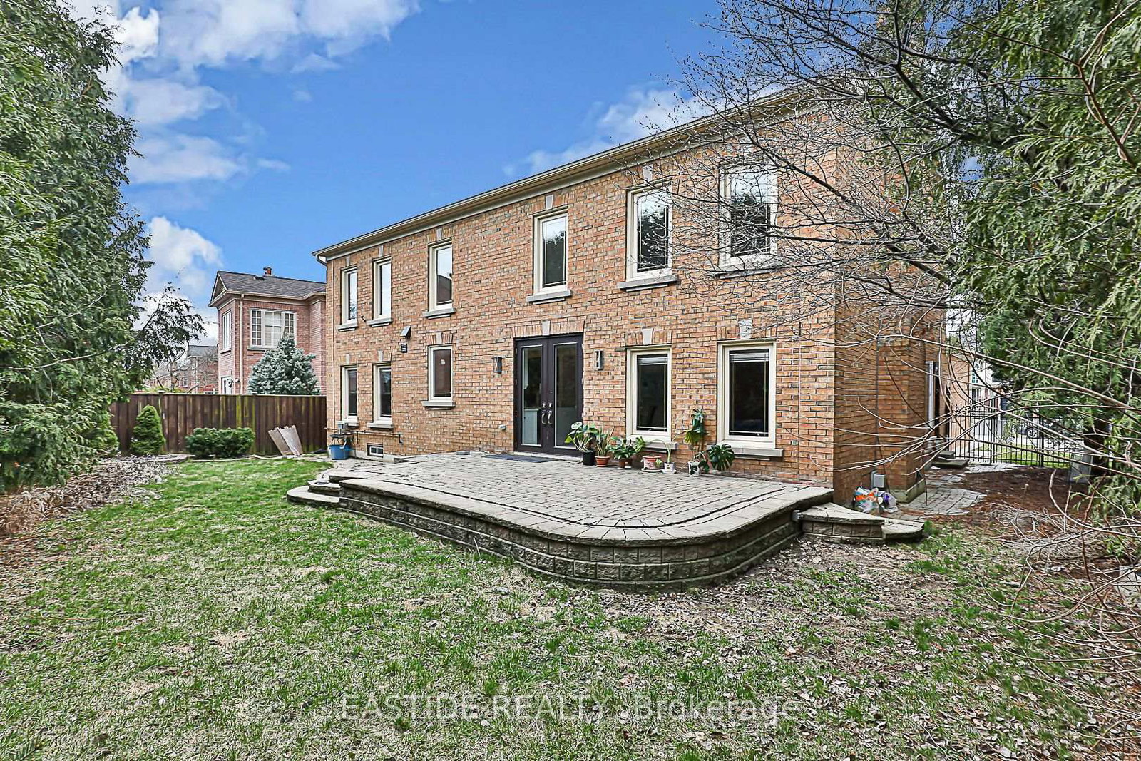 Detached House for sale at 11 Gatcombe Circle, Richmond Hill, Ontario, L4C 9P4 - Mill Pond - MLS: N12950808