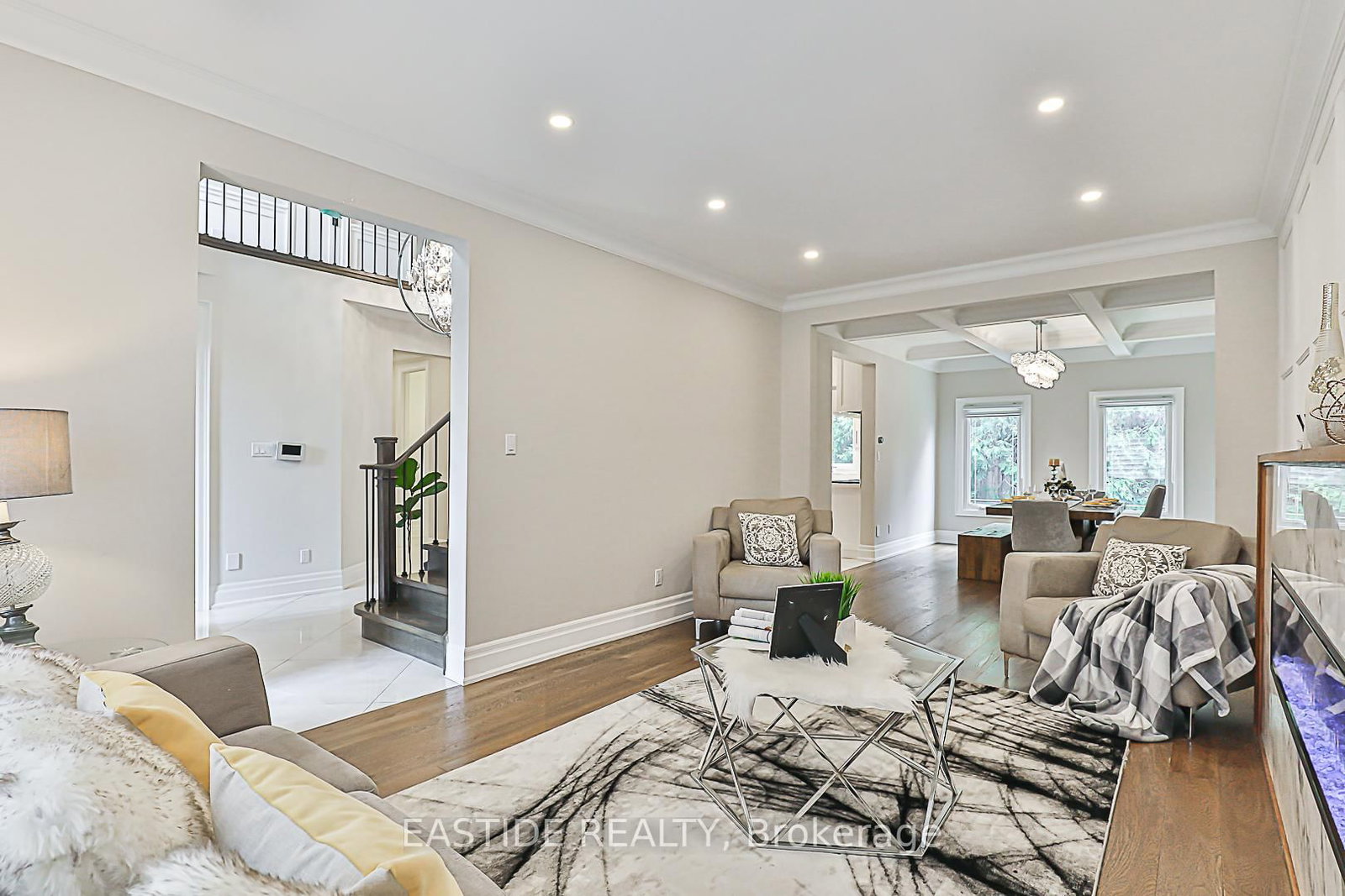 Detached House for sale at 11 Gatcombe Circle, Richmond Hill, Ontario, L4C 9P4 - Mill Pond - MLS: N12950808