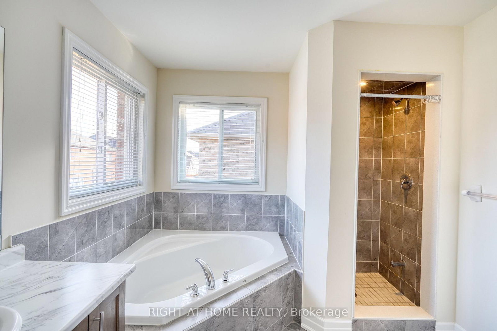 Detached House for sale at 17 Mercury Avenue, Georgina, Ontario, L4P 0H1 - Keswick South - MLS: N12951050