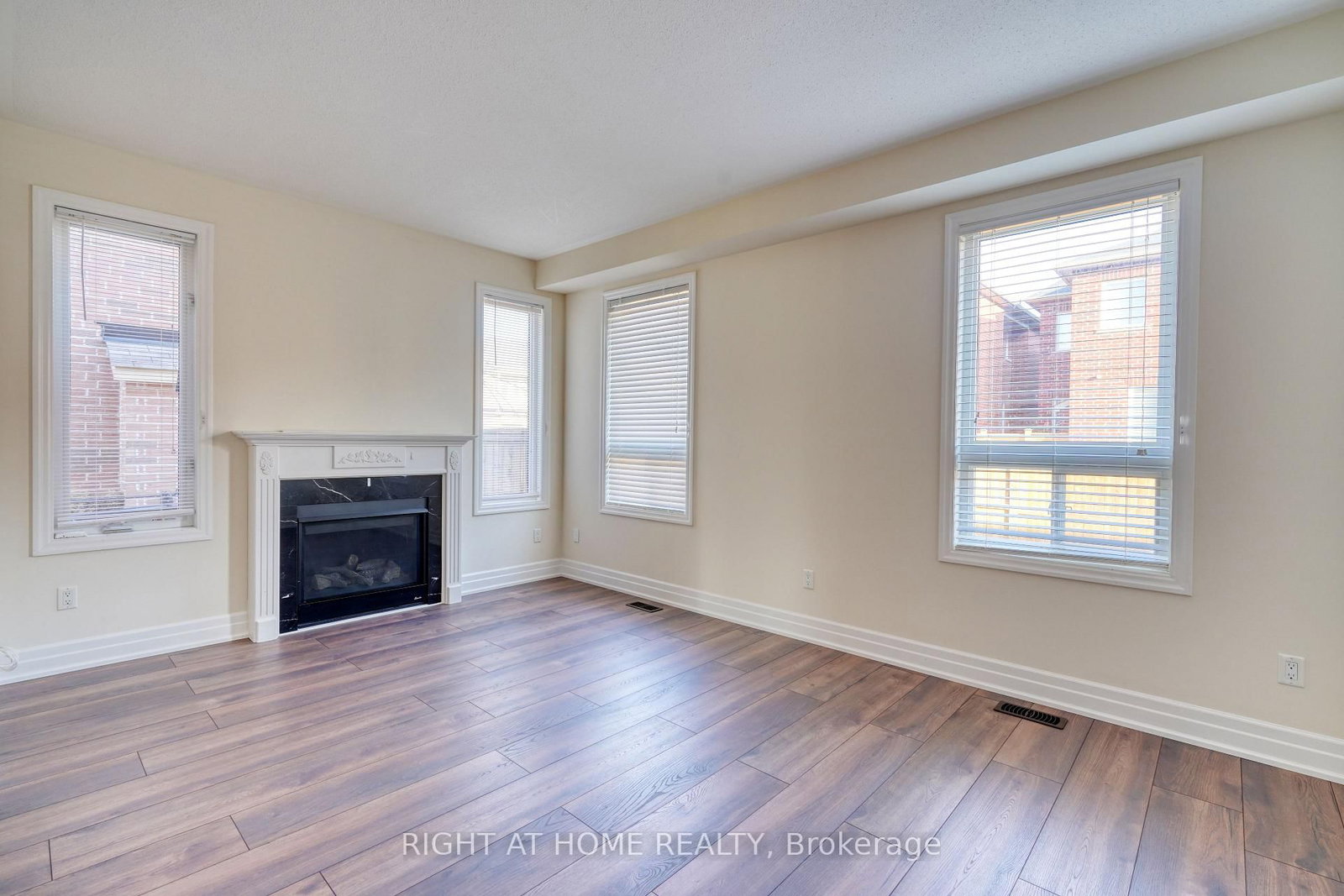 Detached House for sale at 17 Mercury Avenue, Georgina, Ontario, L4P 0H1 - Keswick South - MLS: N12951050