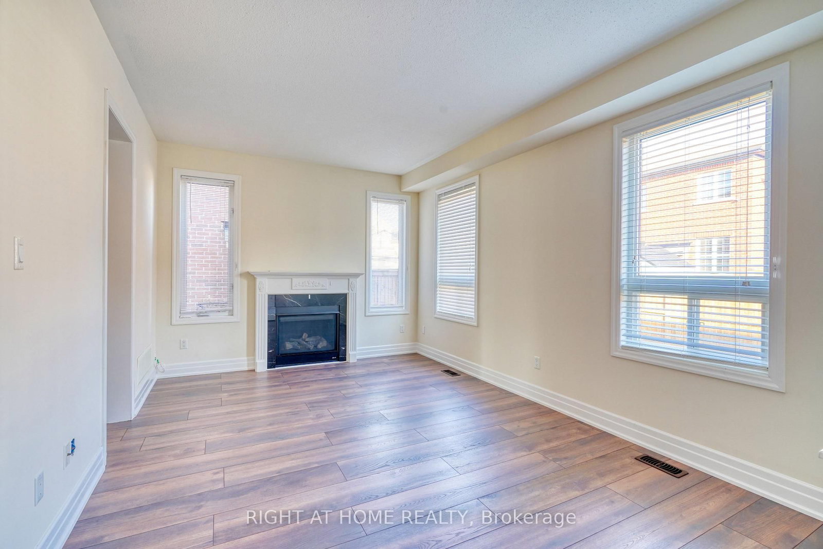 Detached House for sale at 17 Mercury Avenue, Georgina, Ontario, L4P 0H1 - Keswick South - MLS: N12951050