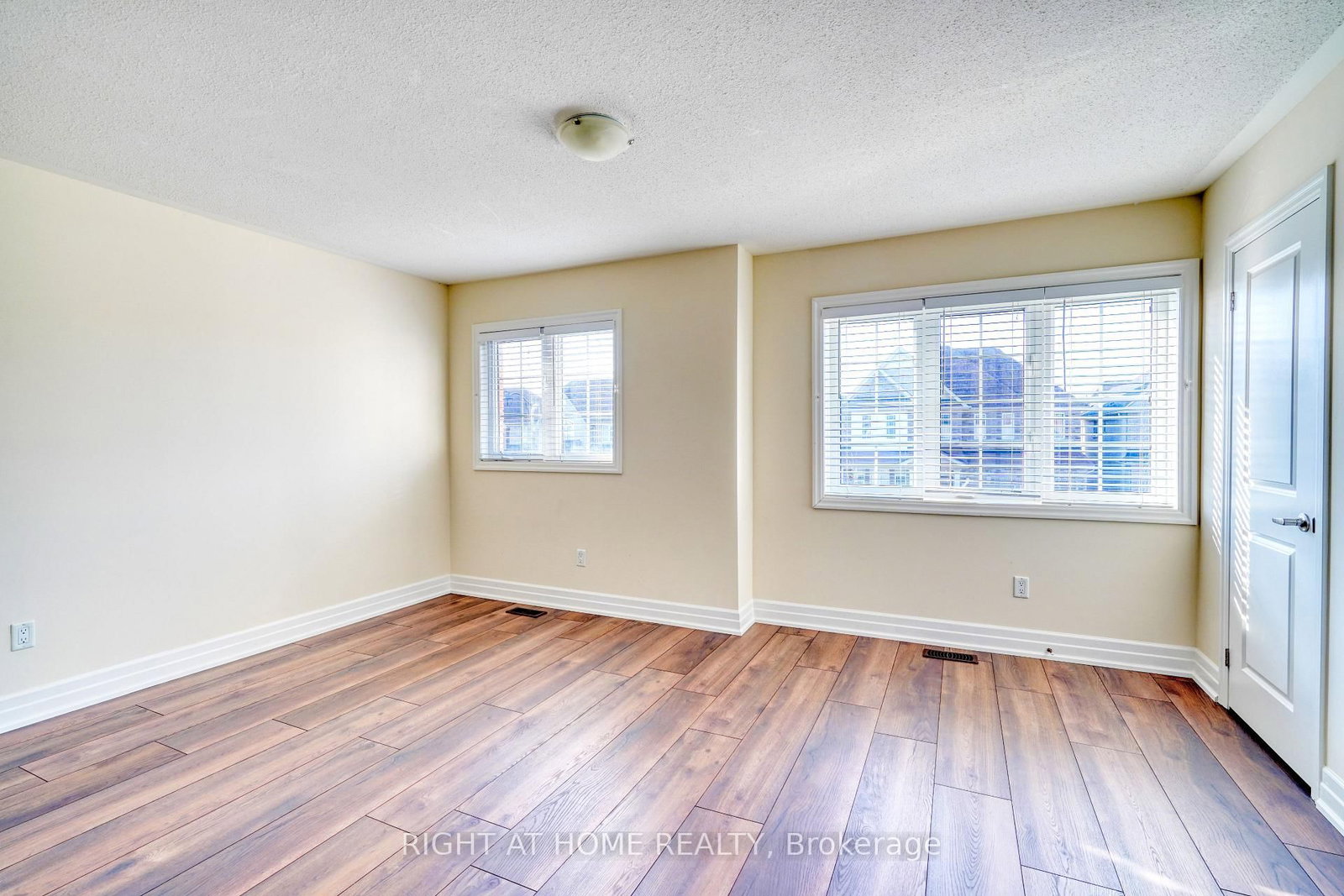 Detached House for sale at 17 Mercury Avenue, Georgina, Ontario, L4P 0H1 - Keswick South - MLS: N12951050