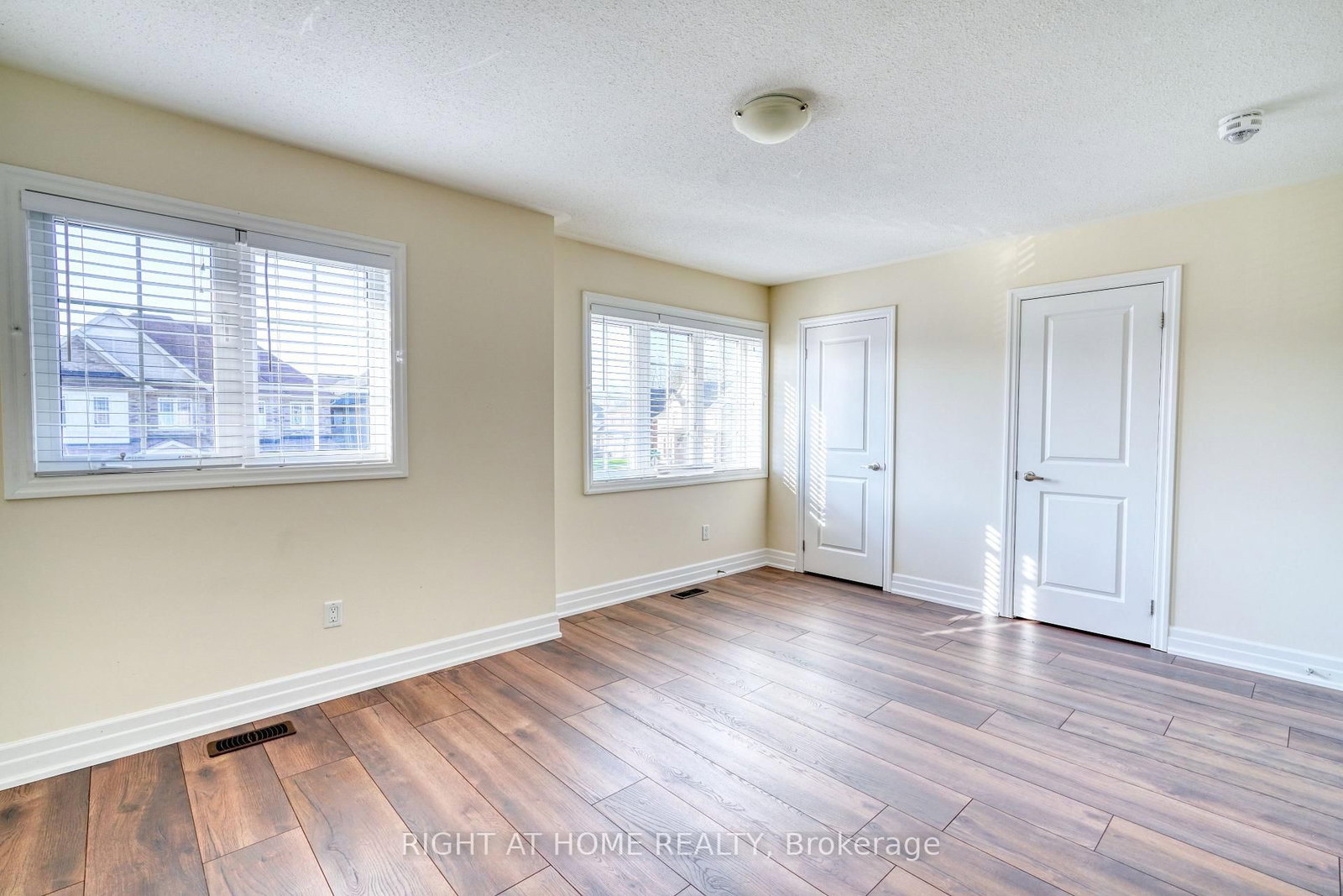 Detached House for sale at 17 Mercury Avenue, Georgina, Ontario, L4P 0H1 - Keswick South - MLS: N12951050