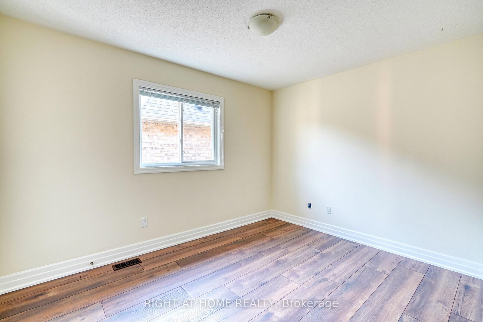 Detached House for sale at 17 Mercury Avenue, Georgina, Ontario, L4P 0H1 - Keswick South - MLS: N12951050