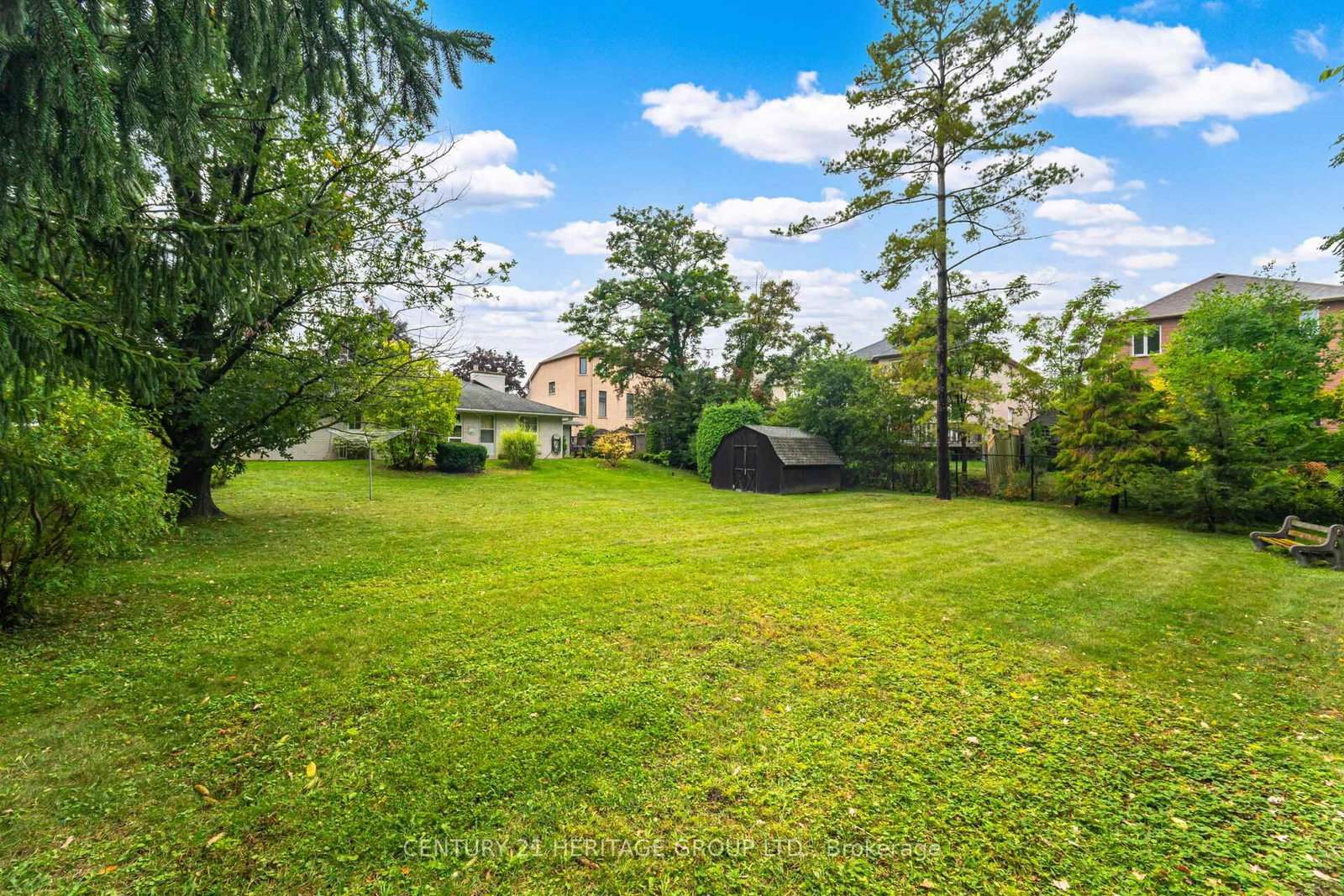 22 Poplar Drive • Richmond Hill, ON photo 6