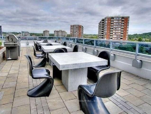 215 - 9471 Yonge Street