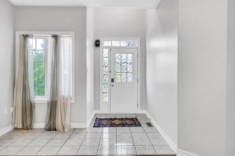 40 Highland Terr, Bradford West Gwillimbury, L3Z 3E8 | Image 2