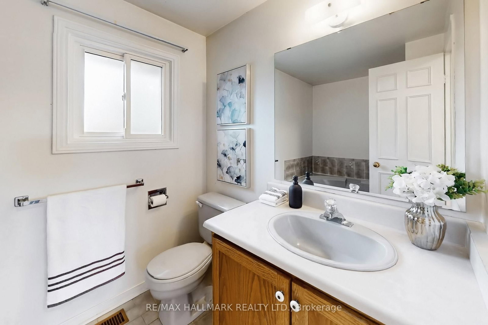 Detached House for sale at 69 Dunbarton Court, Richmond Hill, Ontario, L4C 8E9 - Harding - MLS: N12951676