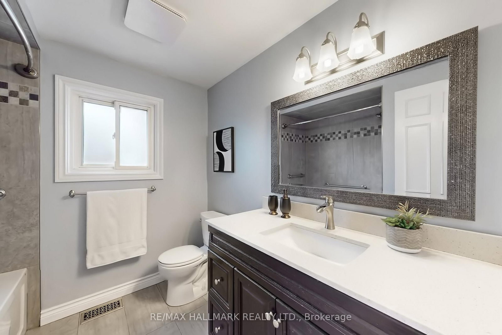 Detached House for sale at 69 Dunbarton Court, Richmond Hill, Ontario, L4C 8E9 - Harding - MLS: N12951676