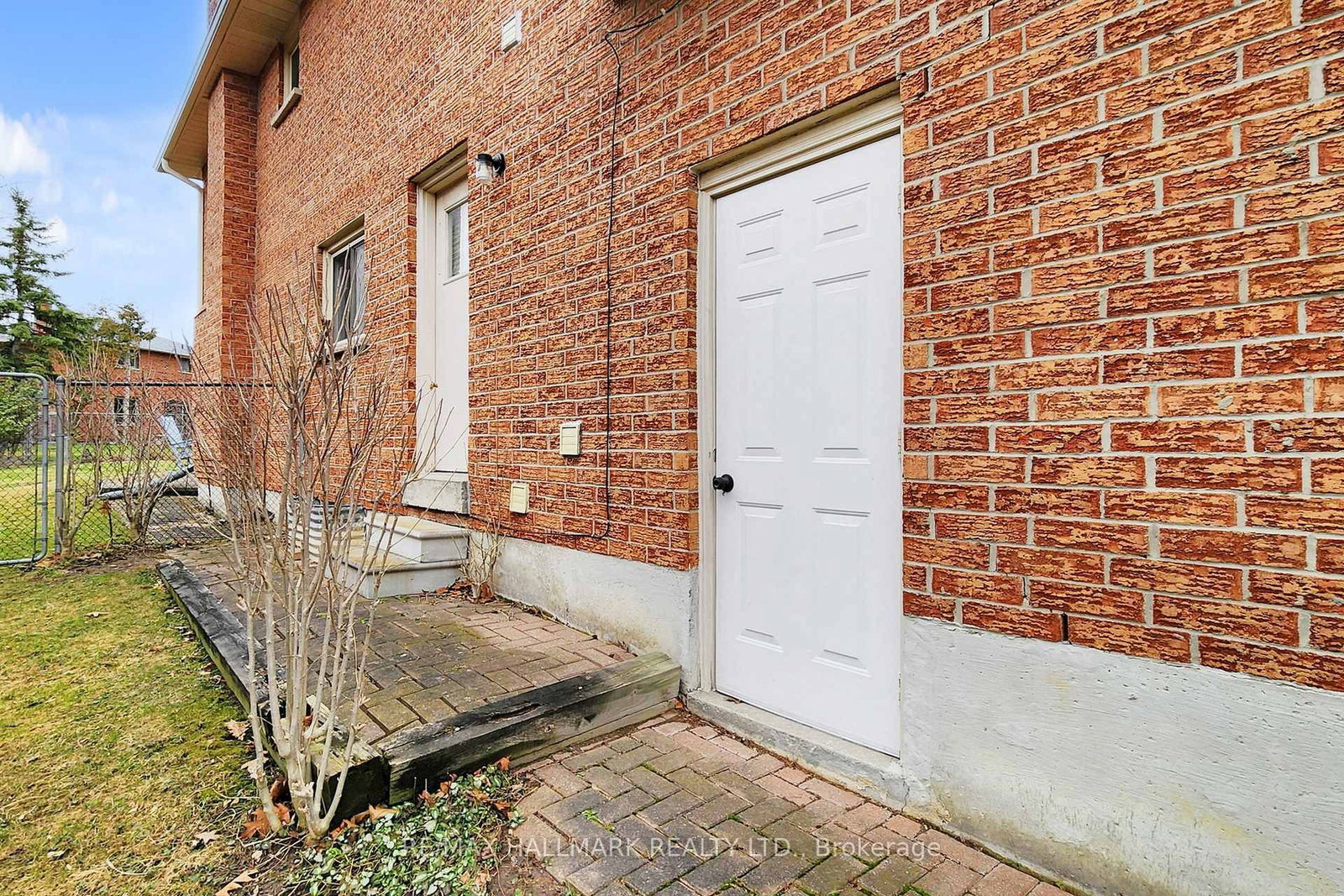 Detached House for sale at 69 Dunbarton Court, Richmond Hill, Ontario, L4C 8E9 - Harding - MLS: N12951676