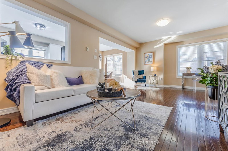 19 Bearings Ave, Whitchurch-Stouffville, L4A 0W6 | Image 3