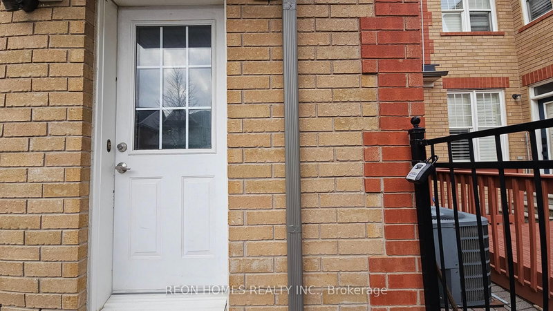 COACH HOUSE - 1 Chippenham Lane, Markham, L6B 1L6 | Image 2