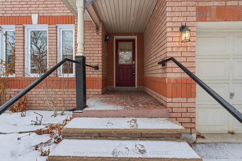 60 Snedden Ave, Aurora, L4G 7K6 | Image 3