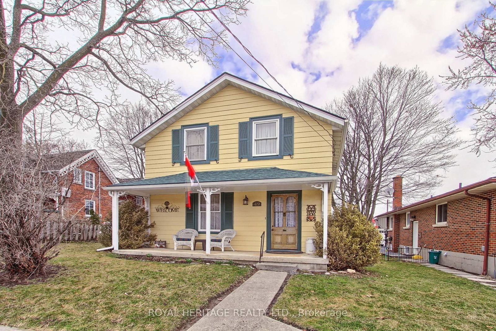 49 John Street E • Bradford West Gwillimbury, ON photo 2
