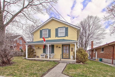 49 John Street E • Bradford West Gwillimbury, ON photo 2