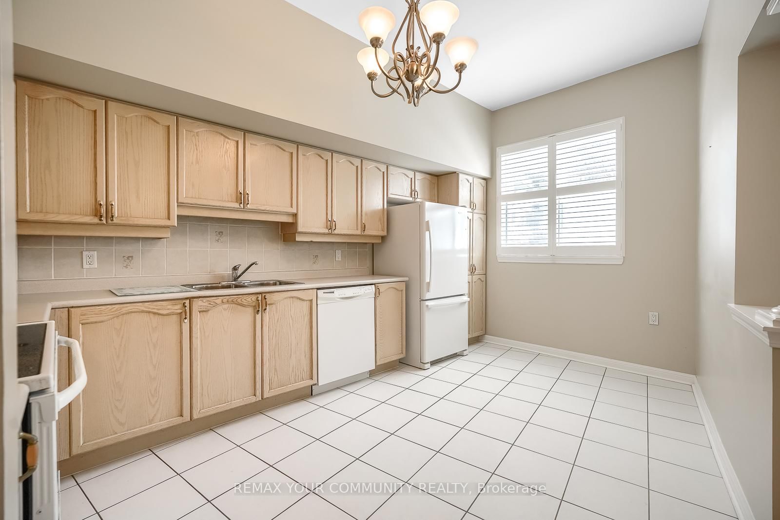 Condo for sale at 109-2502 Rutherford Road, Vaughan, Ontario, L4K 5N6 - Maple - MLS: N12953622