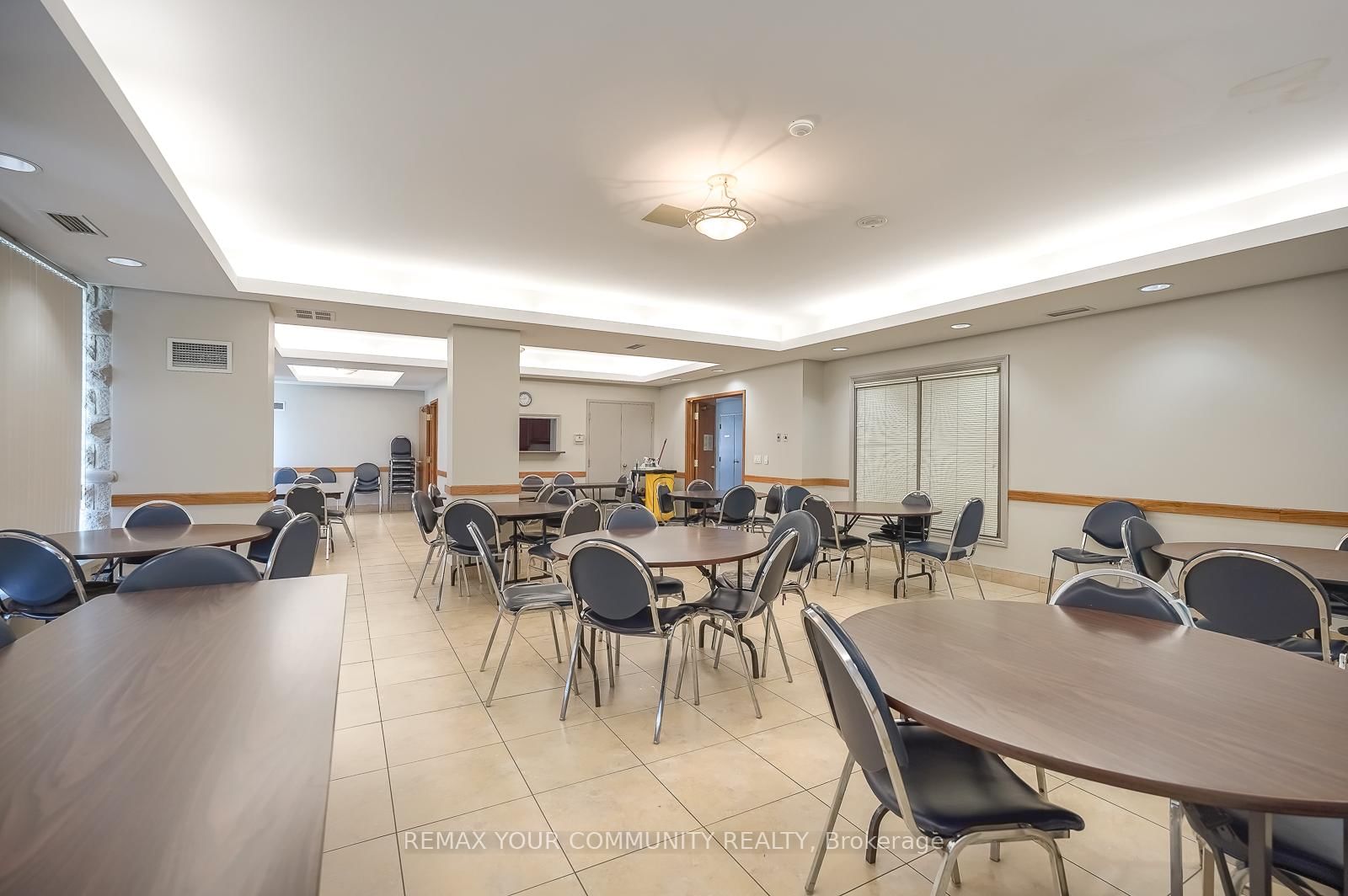 Condo for sale at 109-2502 Rutherford Road, Vaughan, Ontario, L4K 5N6 - Maple - MLS: N12953622