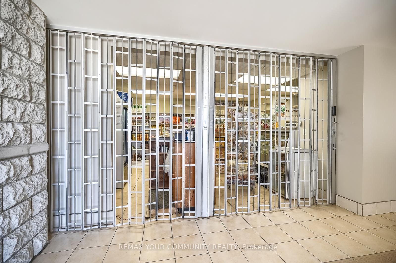 Condo for sale at 109-2502 Rutherford Road, Vaughan, Ontario, L4K 5N6 - Maple - MLS: N12953622