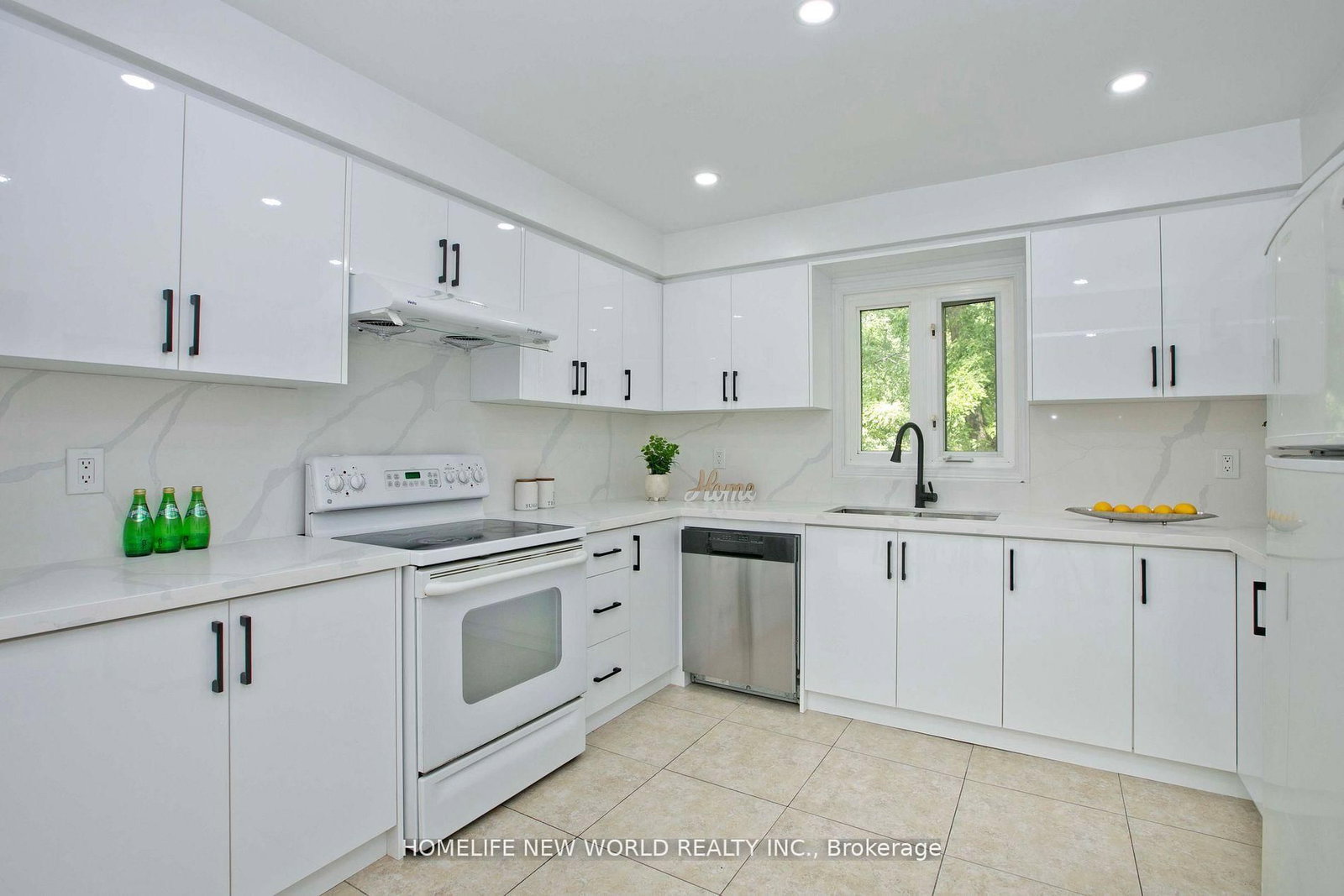 Detached House for sale at 94 Weldrick Road, Richmond Hill, Ontario, L4C 8T7 - Harding - MLS: N12954052