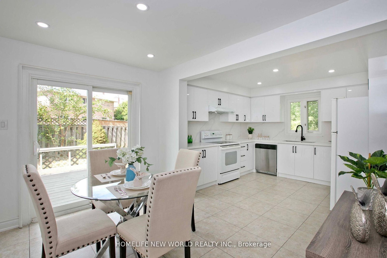 Detached House for sale at 94 Weldrick Road, Richmond Hill, Ontario, L4C 8T7 - Harding - MLS: N12954052