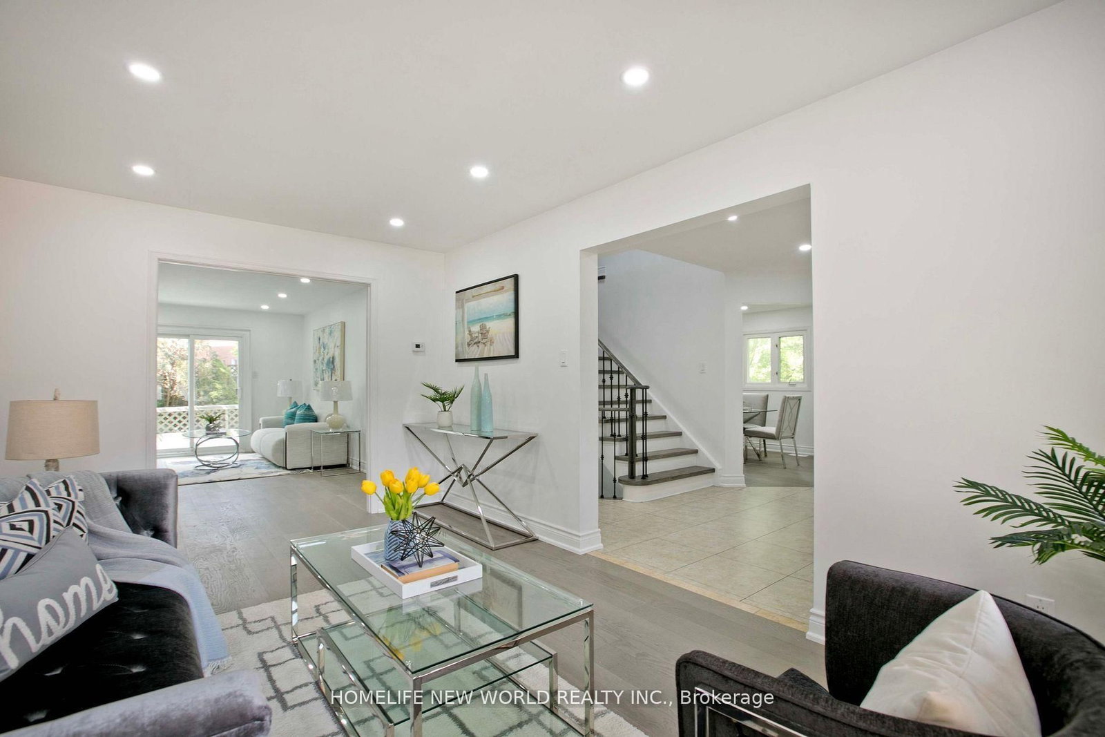 Detached House for sale at 94 Weldrick Road, Richmond Hill, Ontario, L4C 8T7 - Harding - MLS: N12954052