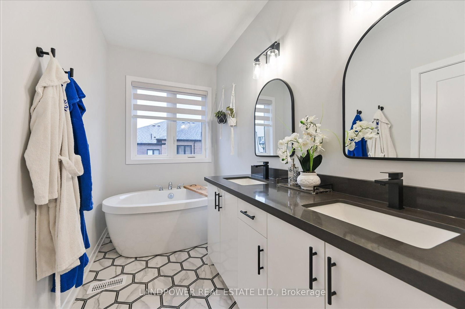 Townhouse for sale at 32 Harvey Bunker Crescent, Markham, Ontario, L6C 3K3 - Angus Glen - MLS: N12954918