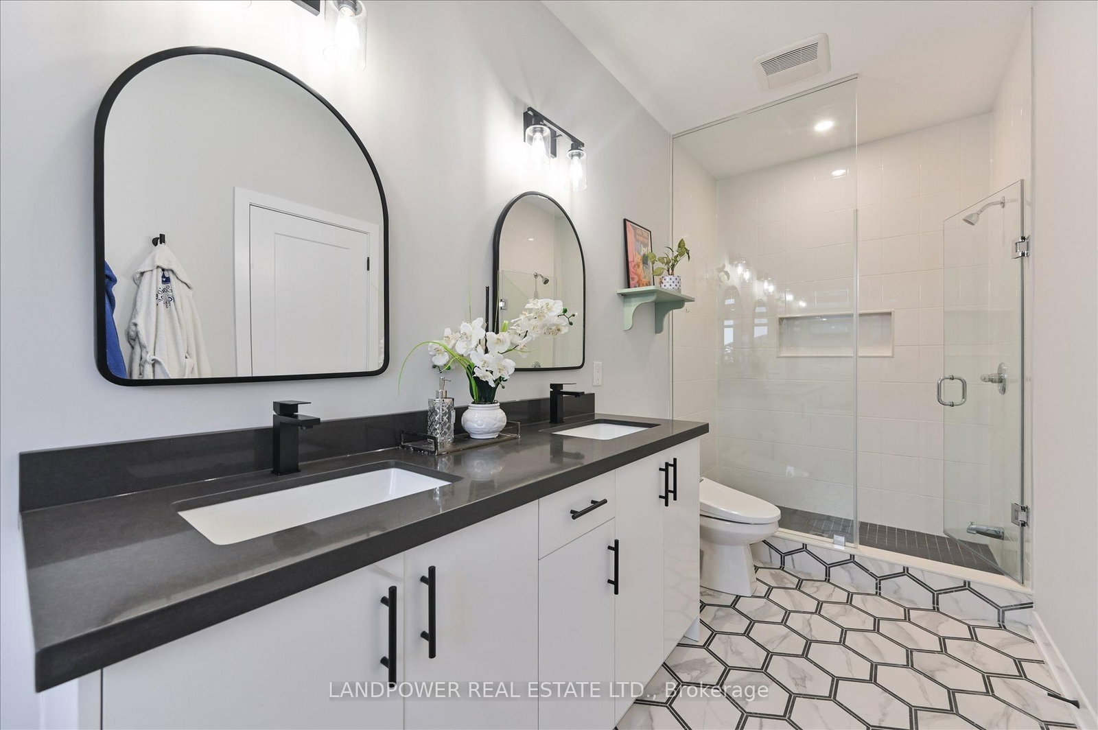 Townhouse for sale at 32 Harvey Bunker Crescent, Markham, Ontario, L6C 3K3 - Angus Glen - MLS: N12954918