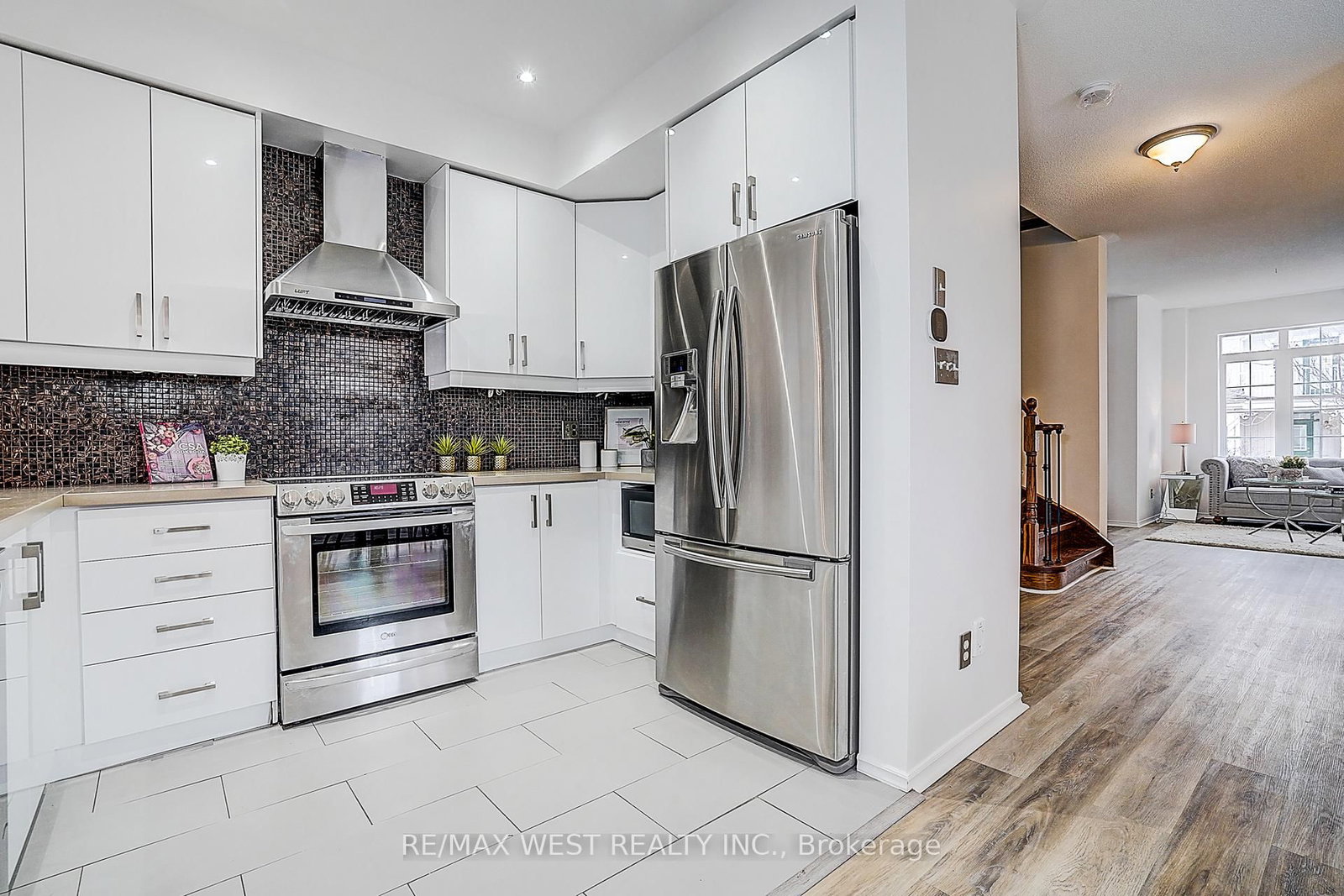 Townhouse for sale at 11 Dancers Drive, Markham, Ontario, L6C 2C4 - Angus Glen - MLS: N12955452