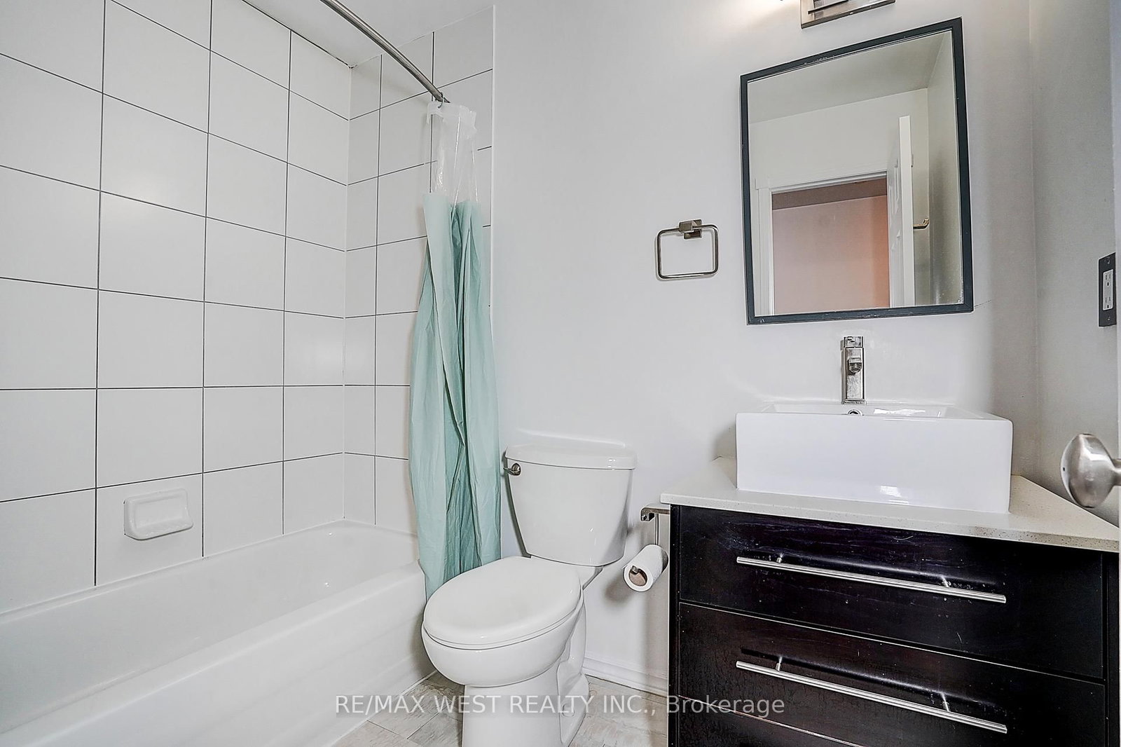 Townhouse for sale at 11 Dancers Drive, Markham, Ontario, L6C 2C4 - Angus Glen - MLS: N12955452