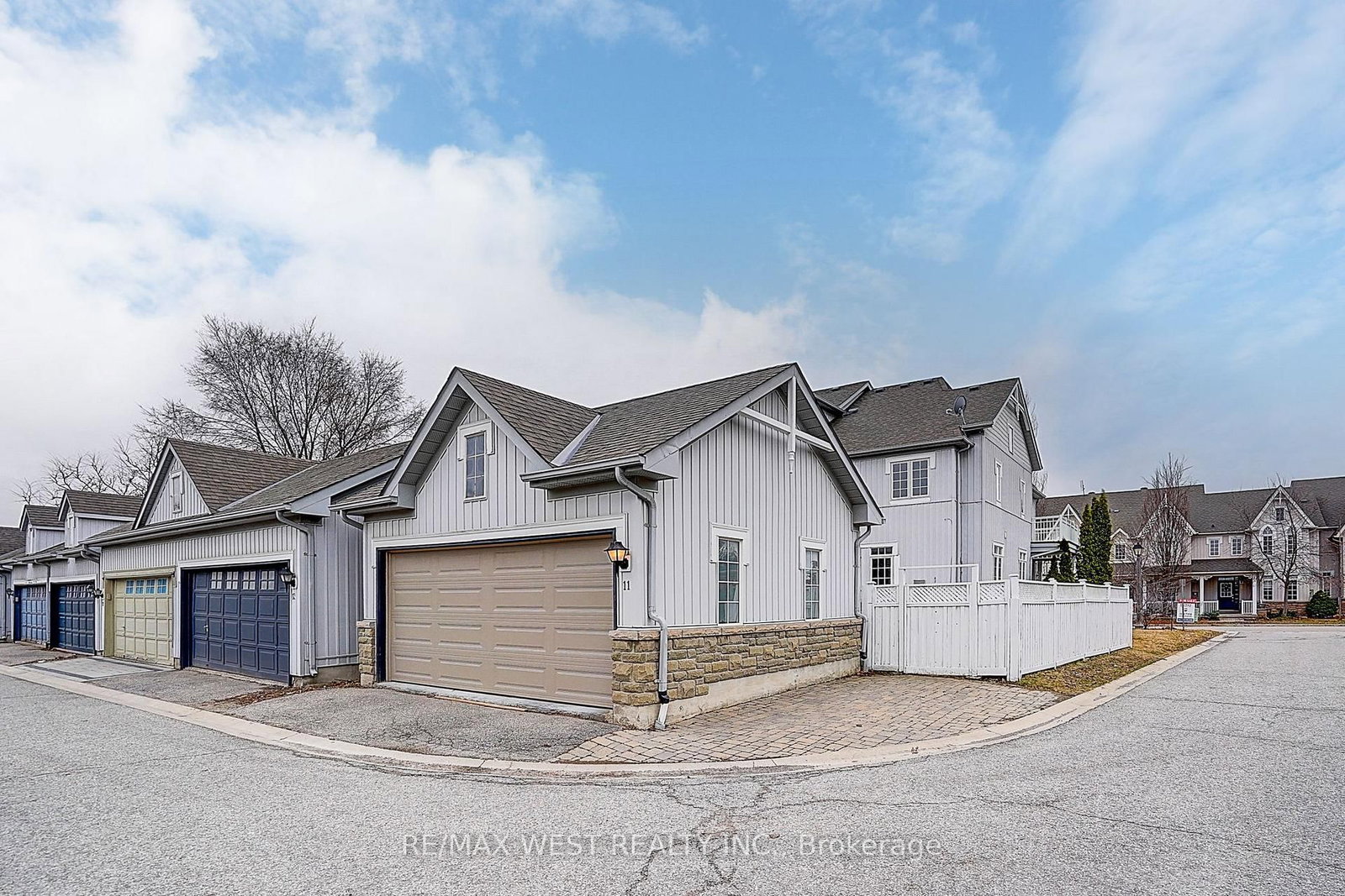 Townhouse for sale at 11 Dancers Drive, Markham, Ontario, L6C 2C4 - Angus Glen - MLS: N12955452