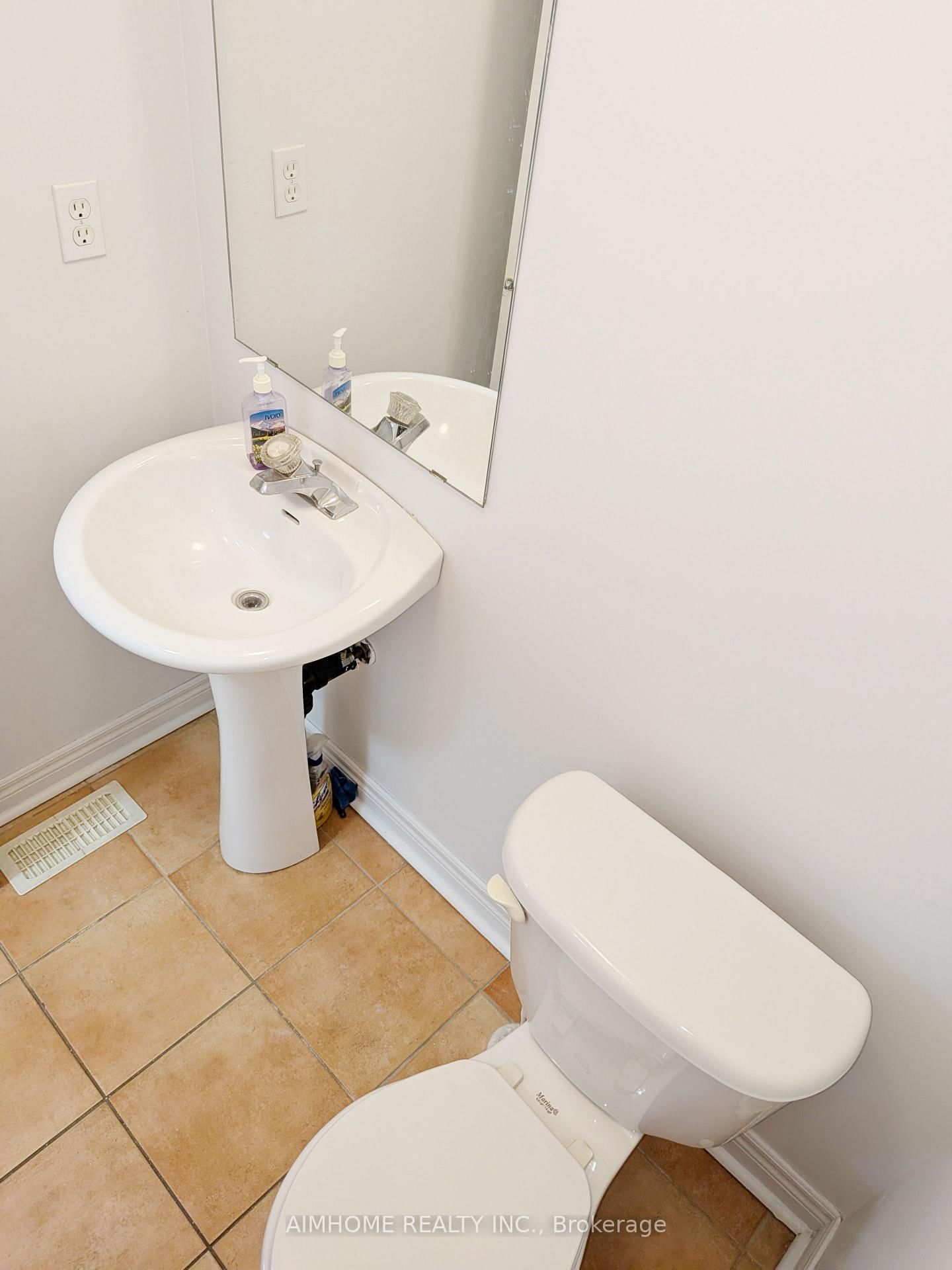 Townhouse for sale at 74 Sunway Square, Markham, Ontario, L3P 7X5 - Raymerville - MLS: N12955456