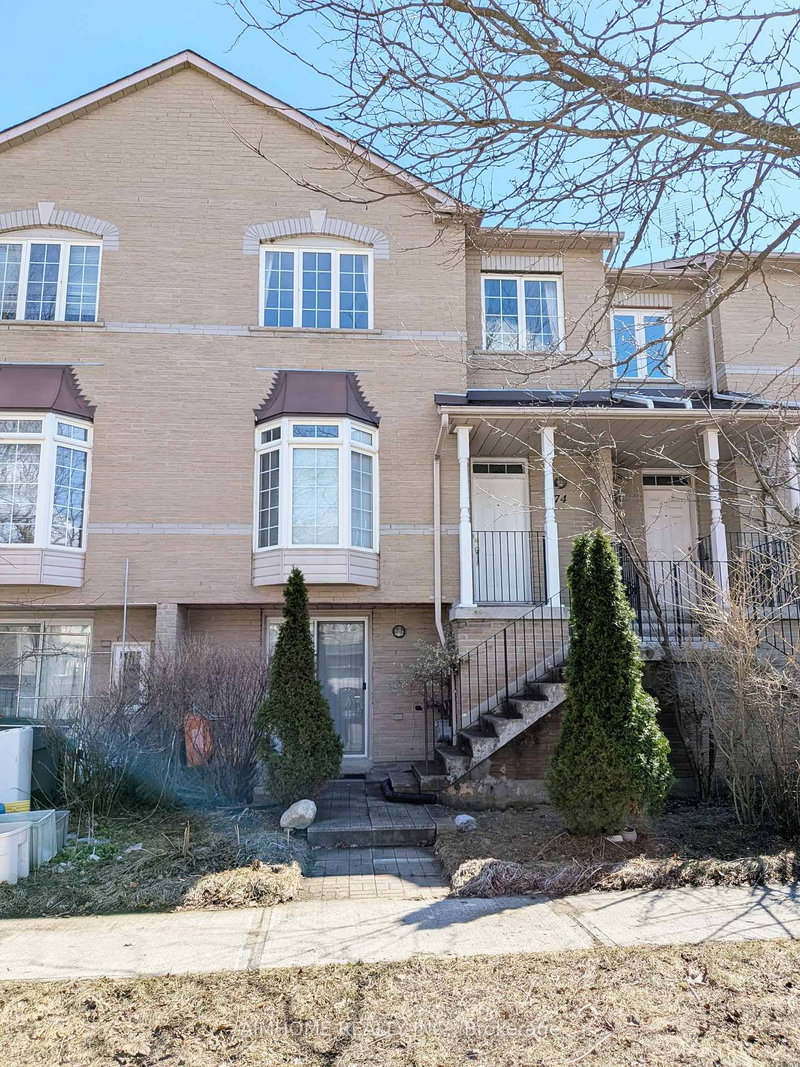 74 Sunway Sq, Markham, L3P 7X5 | Image 2